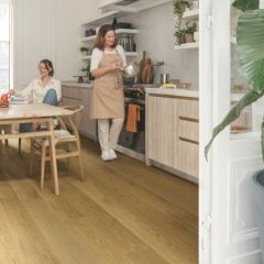 QUICK-STEP 13MM CASCADA ENGINEERED WOOD FLOORING - TOFFEE BROWN OAK EXTRA MAT (2.075 M2 PACK)